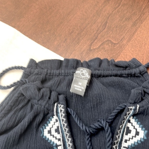 Market and Spruce tank. Women’s M. - Picture 3 of 5